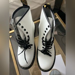 1460 WOMEN'S Dr Martens Size 11 SMOOTH LEATHER LACE UP BOOTS